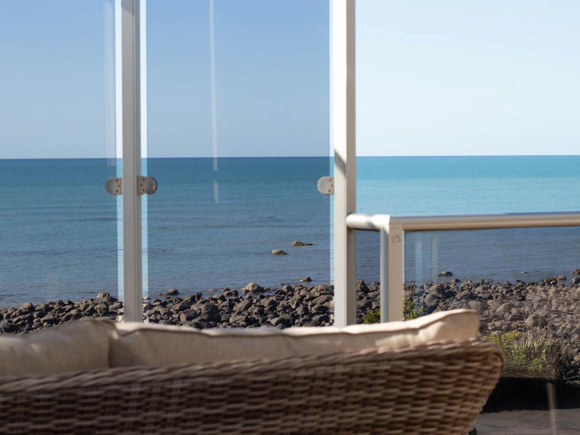 Beachfront Bliss On Wanaka Terrace Support Local Villa New Plymouth Exterior foto
