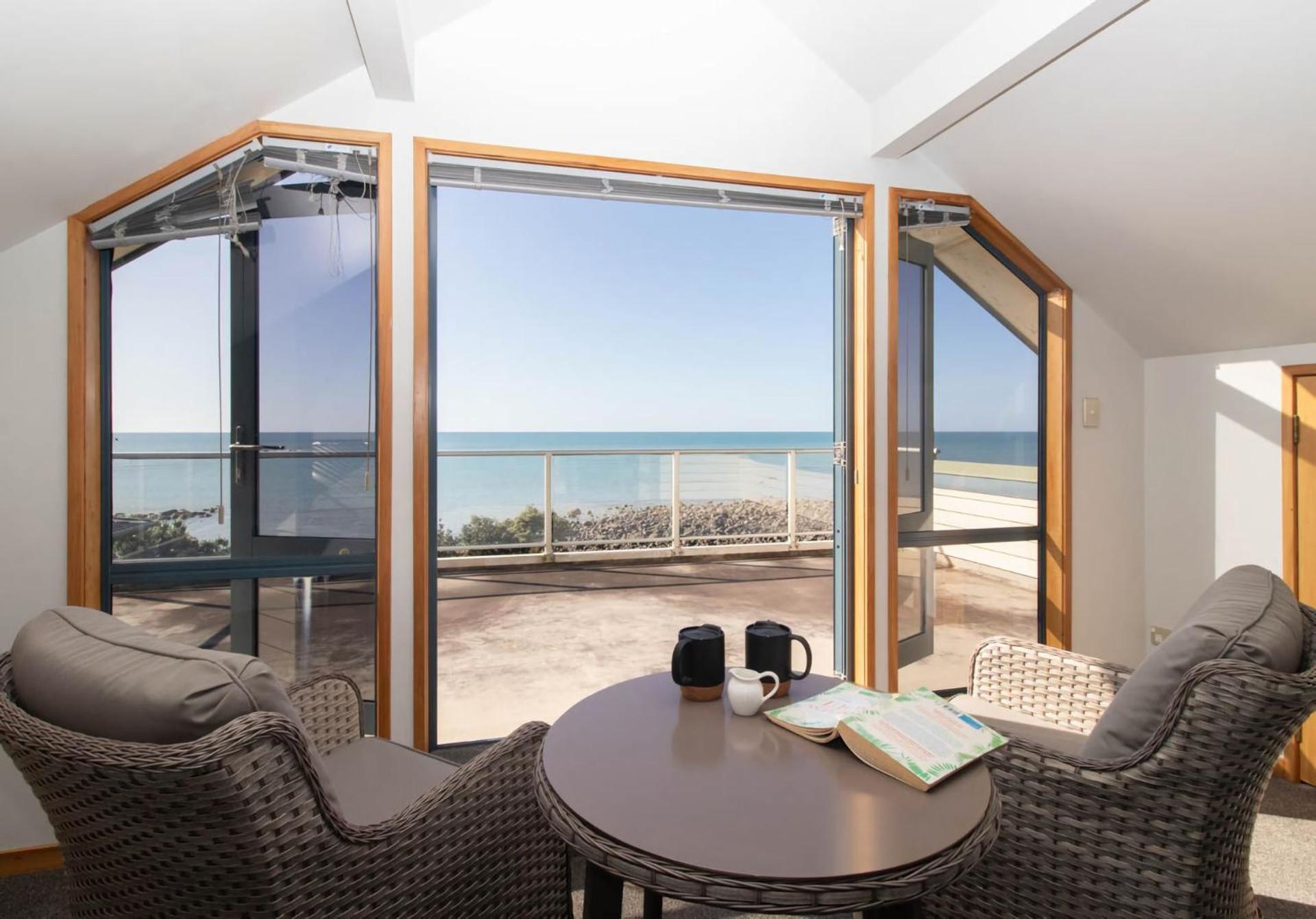 Beachfront Bliss On Wanaka Terrace Support Local Villa New Plymouth Exterior foto
